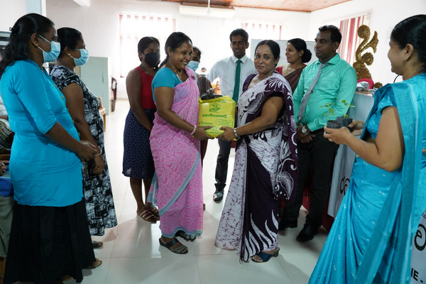 Image003ColomboWagaWarHomagamWomenWork