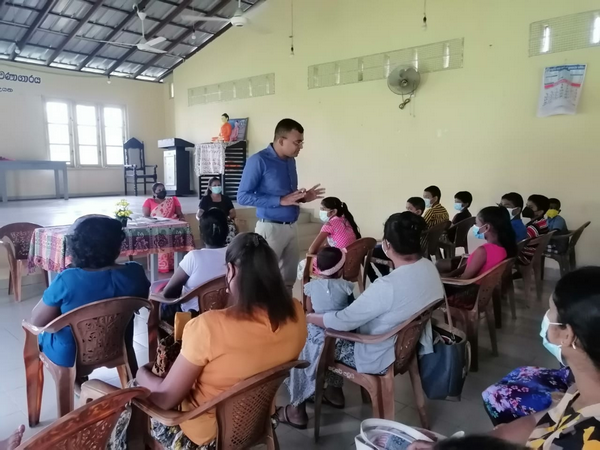 Image003ProvidingVouchersForSchoolShoes