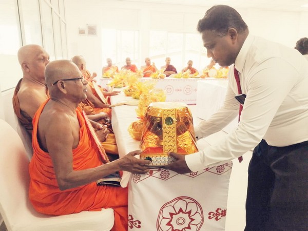 SangithaDakshinainsideNewBuildingHomagamaDS 22