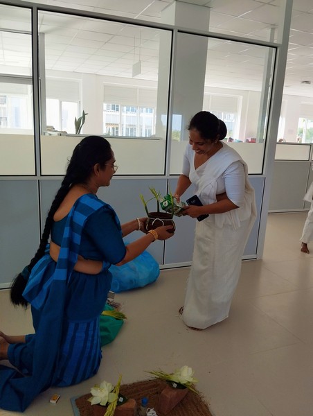 SangithaDakshinainsideNewBuildingHomagamaDS 4
