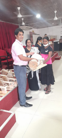 Providing pahanthira production equipment for low-income house-headed female families / Homagama