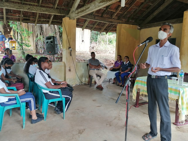 A "One Day Leadership Training Camp" at Homagama Navalamulla Village in celebration of World Children's Day (2022-10-01)