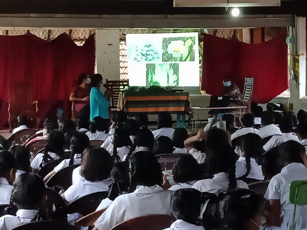 An awareness program for Grade 5 students about local plants at Homagama (2022-10-13)