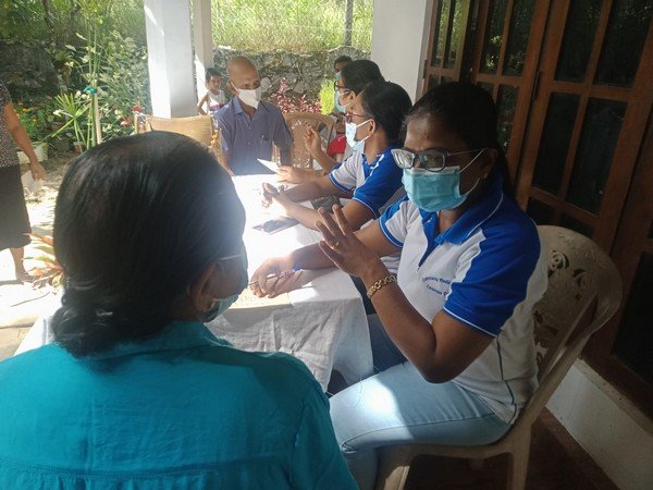 A mobile medical clinic for the community of Ranawiru village Paladagoda  (2022-12-21)