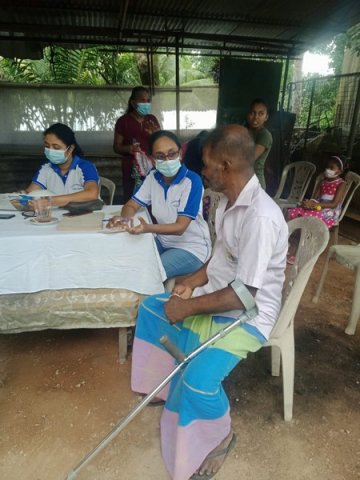 A mobile medical clinic for the community of Ranawiru village Paladagoda  (2022-12-21)