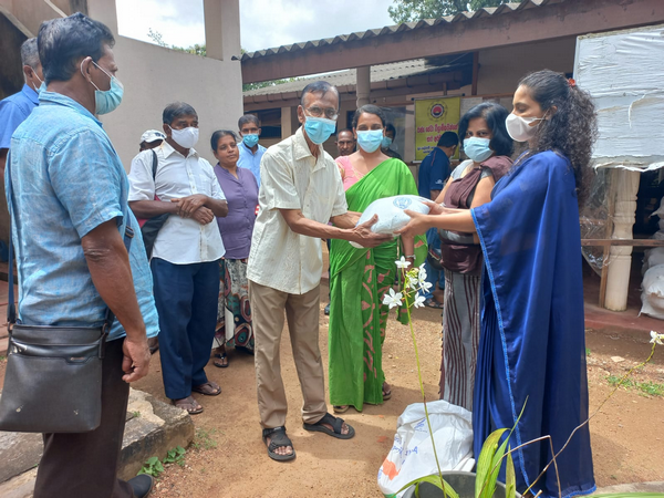 A donation of rice for Homagama artists (2022)