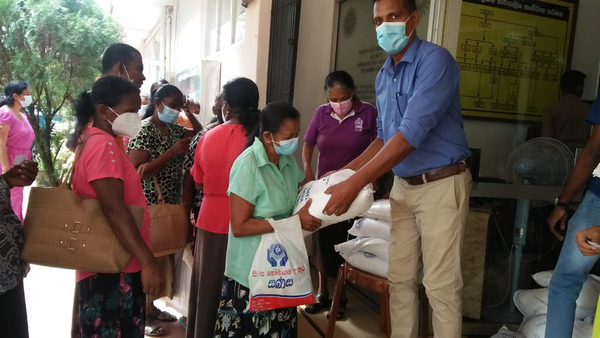 Distribution of essential food received under Indian subsidy / Homagama(2022-07-06)