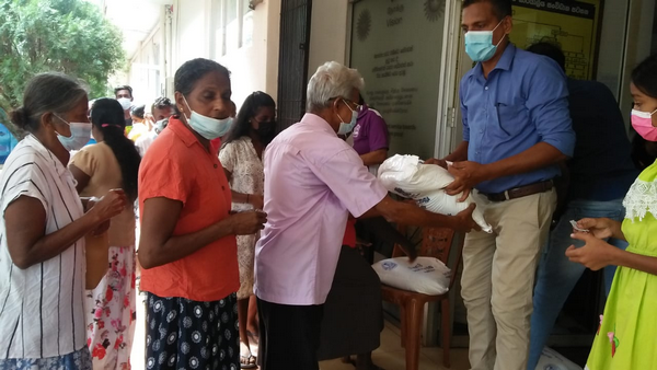 Distribution of essential food received under Indian subsidy / Homagama(2022-07-06)