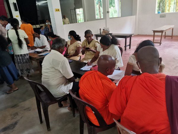 Mobile service for giving old people's identity cards at Godagama (2023-10-13)
