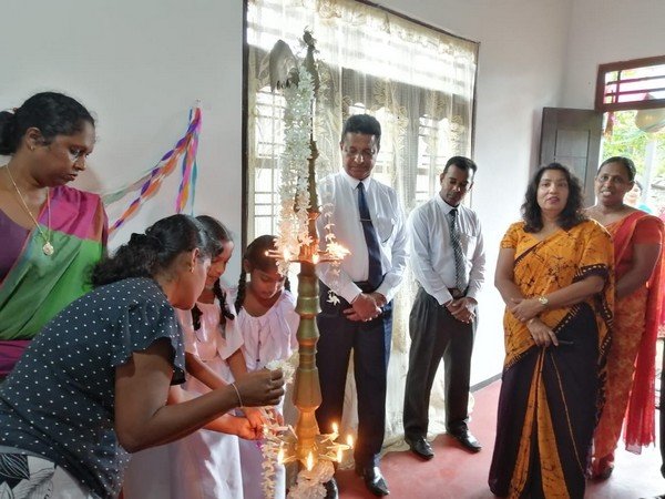 Handover of "Diriya" home to Diriya Kataka at Homagama Uduwana (2023-10-20)