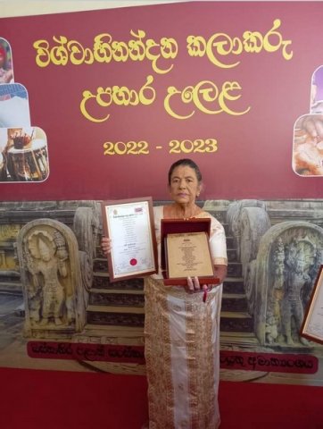 Homagama artists honored with "Vishwabhinandana" award (2023-11-22)