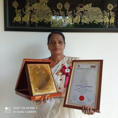 Homagama artists honored with "Vishwabhinandana" award (2023-11-22)