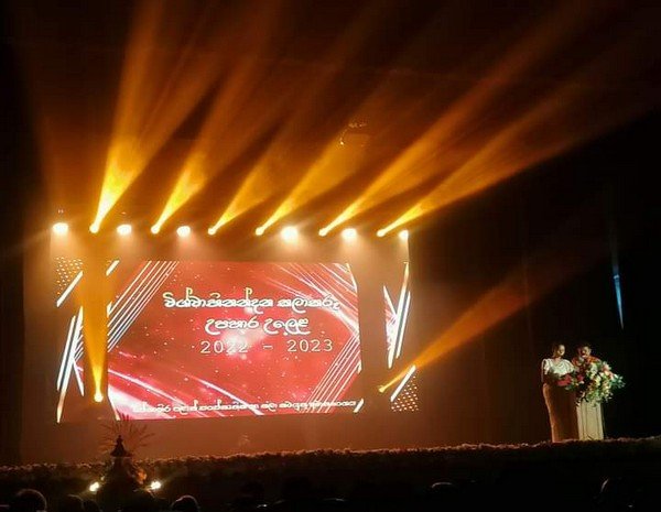 Homagama artists honored with "Vishwabhinandana" award (2023-11-22)