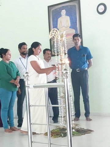 Homagama women preparing to generate income through natural plant leaves (2023-12-17)