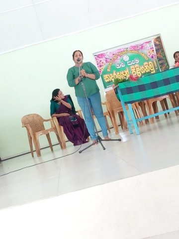 Homagama women preparing to generate income through natural plant leaves (2023-12-17)