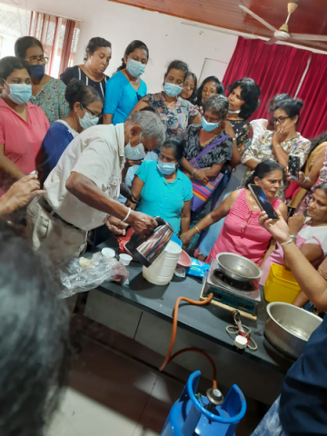 A batik training program in Homagama (2022-10-11)